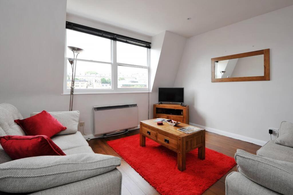 Spacious Apartment Central Bath Exterior photo